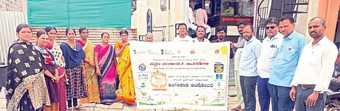 ತಾವರಗೇರಾ ಬಸವಣ್ಣ ಕ್ಯಾಂಪಿನಲ್ಲಿ ಹೌಸಿಂಗ್ ಫಾರ್ ಆರ್ ಯೋಜನೆಯಡಿ ಅಂಗೀಕಾರ ಆಂದೋಲನ ನಡೆಯಿತು. ಪಪಂ ಉಪಾಧ್ಯಕ್ಷೆ ದುರಗಮ್ಮ ಶಿರವಾಟಿ, ಸಿಬ್ಬಂದಿ ಪ್ರಲ್ಲಾದ ಜೋಶಿ, ಅಬ್ದುಲ್ ರಜಾಕ್ ಇತರರಿದ್ದರು.