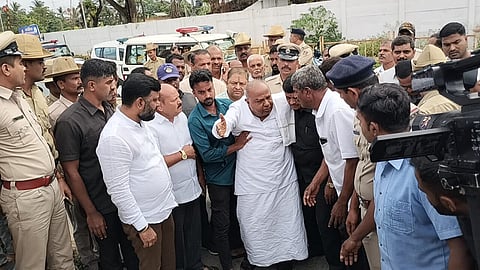 ಪರಿಹಾರ ನೀಡುವ ಹೊಣೆಯನ್ನು ನಾನು ಹೊರುತ್ತೇ; ಹೆಚ್.ಡಿ. ದೇವೇಗೌಡ ಹೇಳಿಕೆ