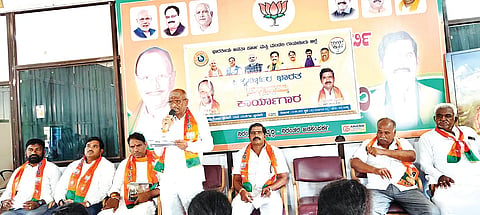ಮಸ್ಕಿಯ ಬಿಜೆಪಿ ಕಚೇರಿಯಲ್ಲಿ ಹಮ್ಮಿಕೊಂಡಿದ್ದ ಪಂ.ದೀನದಯಾಳ್ ಉಪಾಧ್ಯಾಯ ಜಯಂತಿ ಕಾರ್ಯಕ್ರಮದಲ್ಲಿ ಮಾಜಿ ಶಾಸಕ ಪ್ರತಾಪಗೌಡ ಪಾಟೀಲ್ ಮಾತನಾಡಿದರು. ಪ್ರಮುಖರಾದ ಬಸವಂತರಾಯ ಕುರಿ, ಮಲ್ಲಪ್ಪ ಅಂಕುಶದೊಡ್ಡಿ, ಡಾ.ಬಿ.ಎಚ್.ದಿವಟರ್, ಪಂಪಾಪತೆಪ್ಪ ಸಾಹುಕಾರ ತಿಡಿಗೋಳ, ಸಂತೋಷ ರಾಜಗುರು, ಶಿವಕುಮಾರ ಪಾಟೀಲ್ ಇದ್ದರು.