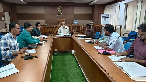 distrcit koppal minimun supporting price meeting dc suresh itnal