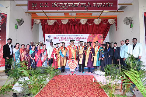 ಮಾನವೀಯ ಗುಣ ಮೈಗೂಡಿಸಿಕೊಳ್ಳಿ
