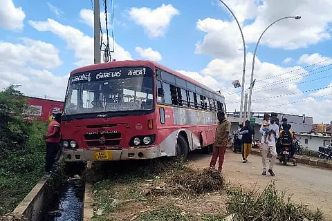 Bus hits electric pole