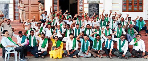 Farmers protest in Mysore demanding removal of lake encroachment