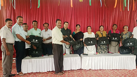 HUN-SEP-22-3(KIT DISTRIBUTION BY TAHASILDAR)