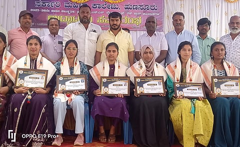 HUN-SEP-9-1(MAHILA COLLEGE HONOUR TO STUDENTS)