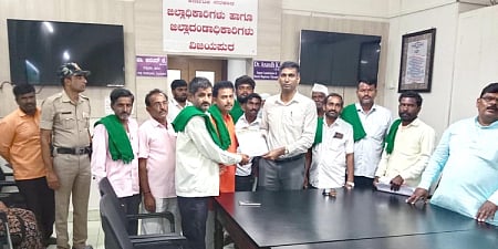 Joint Agriculture Director not responding to farmers' problems
