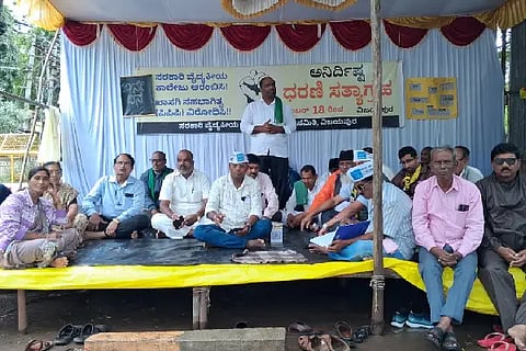 MEDICAL COLLEGE PROTEST IN RAIN