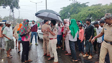 Motorists protest by blocking the national highway