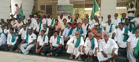 Protest by farmers union Mandya