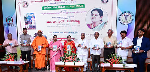 Shridevi Education Avadhuta Gattahalli Sri Anjanappa Swamygala Sridevi Ramana Maharshi Award Photos 03