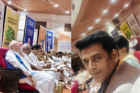 PM Modi sits in last row