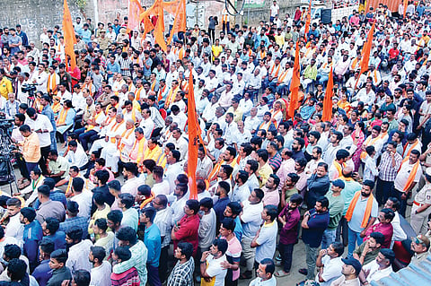 dvg-hindu-protest-3.jpg
