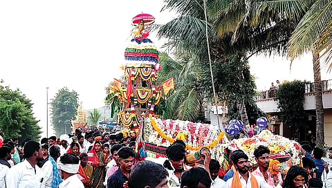 ಅರಕೇರಾ ತಾಲೂಕಿನ ಮಲ್ಲಿನಾಯಕನದೊಡ್ಡಿ ಗ್ರಾಮದಲ್ಲಿ ಶ್ರೀ ಭಾಗ್ಯವಂತಿ ದೇವಿ ಜಾತ್ರೋತ್ಸವ ನಿಮಿತ್ತ ರಥೋತ್ಸವ ಅದ್ದೂರಿಯಾಗಿ ಜರುಗಿತು.