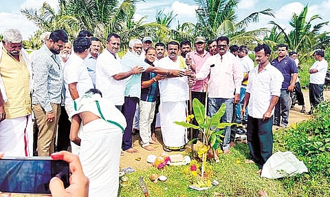 ದಿಡಿಗ  ಗ್ರಾಮದಲ್ಲಿ ವಿವಿಧ ರಸ್ತೆ ಅಭಿವೃದ್ಧಿ ಕಾಮಗಾರಿಗಳಿಗೆ ಗುರುವಾರ ಶಾಸಕ ಬಾಲಕೃಷ್ಣ ಚಾಲನೆ ನೀಡಿದರು.
