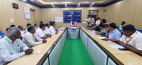 ಪರವಾನಗಿ ಪಡೆದು, ಅಗತ್ಯ ಸುರಕ್ಷತಾ ಕ್ರಮ ಅನುಸರಿಸಿ