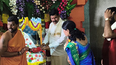 ಗಣ್ಯರಿಂದ ಹಾಸನಾಂಬ ದೇವಿ ದರ್ಶನ