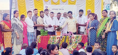 ಯಲಬುರ್ಗಾ ತಾಲೂಕಿನ ತರಲಕಟ್ಟಿ ಗ್ರಾಮದ ಶ್ರೀ ಶರಣಬಸವೇಶ್ವರ ದೇವಸ್ಥಾನದ ಅವರಣದಲ್ಲಿ ಹಮ್ಮಿಕೊಂಡಿದ್ದ ಯುವಜನರಿಗೆ ಸಂವಿಧಾನ ಕುರಿತ ಜಾಗೃತಿ ಕಾರ್ಯಕ್ರಮವನ್ನು ಎಸ್‌ಡಿಎಂಸಿ ಅಧ್ಯಕ್ಷ ಹನುಮಂತಪ್ಪ ಕನಕಗಿರಿ ಉದ್ಘಾಟಿಸಿದರು. ಗ್ರಾಪಂ ಸದಸ್ಯ ಬಸಪ್ಪ ಕೊಳೂರು, ಪ್ರಮುಖರಾದ ಪ್ರಭುಗೌಡ ಪೊಲೀಸ್ ಪಾಟೀಲ್, ಶ್ರೀಕಾಂತಗೌಡ ಮಾಲಿಪಾಟೀಲ್, ಕರಿಯಪ್ಪ ಶಿಲ್ಪಿ, ತೋಟಪ್ಪ ಬೇವೂರು, ಬಸಯ್ಯ ಹಿರೇಮಠ, ಗವಿಸಿದ್ದಪ್ಪ ಹಳ್ಳಿ ಇತರರಿದ್ದರು.