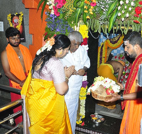 ಹಾಸನಾಂಬೆ ದರ್ಶನಕ್ಕೆ ಗಣ್ಯರು