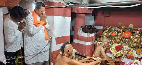 ಹಾಸನಾಂಬೆ ದರ್ಶನಕ್ಕೆ ಗಣ್ಯರ ದಂಡು