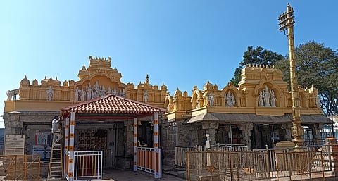 ದೂರು ತಾಲೂಕಿನ ಬಿಳಿಗಿರಿರಂಗಬೆಟ್ಟದಲ್ಲಿರುವ ಬಿಳಿಗಿರಿರಂಗನಾಥಸ್ವಾಮಿ ದೇಗುಲ.
