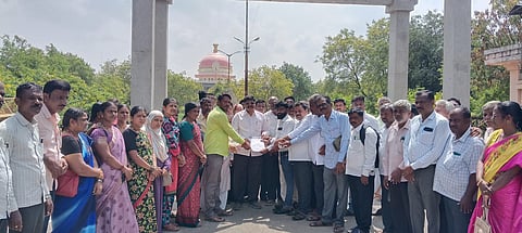 district koppal librarian suicied kalaburgi sedam