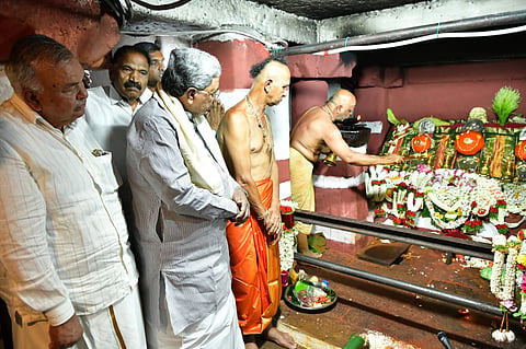 ಹಾಸನಾಂಬ ದರ್ಶನ ಪಡೆದ ಸಿಎಂ