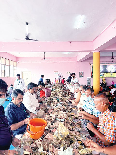 Hundi money counting