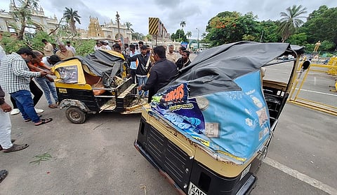 2 autos crushed by falling tree in Mysore