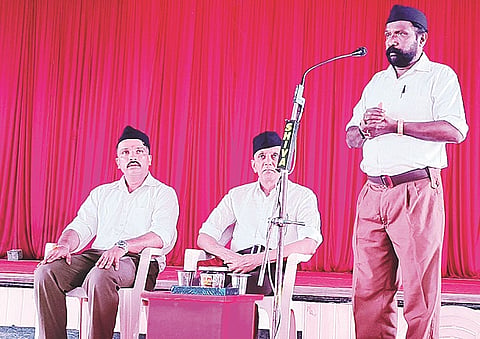 ಸಕಲೇಶಪುರದಲ್ಲಿ ಆಯೋಜಿಸಿದ್ದ ಕಾರ್ಯಕ್ರಮದಲ್ಲಿ ಡಾ.ಆರ್.ಅಣ್ಣಪ್ಪಸ್ವಾಮಿ ಮಾತನಾಡಿದರು.