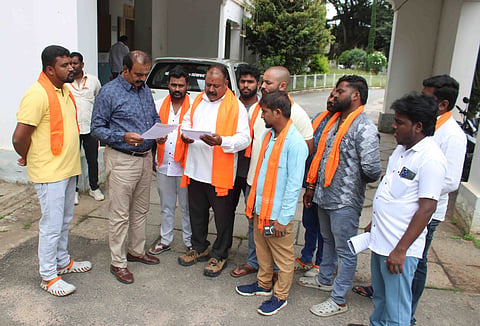 ಸಾರ್ವಜನಿಕ ಸ್ಥಳಗಳಲ್ಲಿ ಸಾಮೂಹಿಕ ನಮಾಜ್‌ಗೆ ನಿರ್ಬಂಧ ವಿಧಿಸಿ