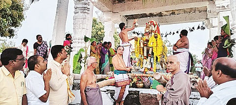 ವಿಜಯದಶಮಿ ಅಂಗವಾಗಿ ಶ್ರೀ ಚನ್ನಕೇಶವಸ್ವಾಮಿ ದೇವರ ಉತ್ಸವ ಮೂರ್ತಿಯನ್ನು ಮೆರವಣಿಗೆಯಲ್ಲಿ ಕರೆತಂದು ಬಂಟೇನಹಳ್ಳಿಯ ಬನ್ನಿ ಮಂಟಪದಲ್ಲಿ ಪೂಜೆ ಸಲ್ಲಿಸಲಾಯಿತು.