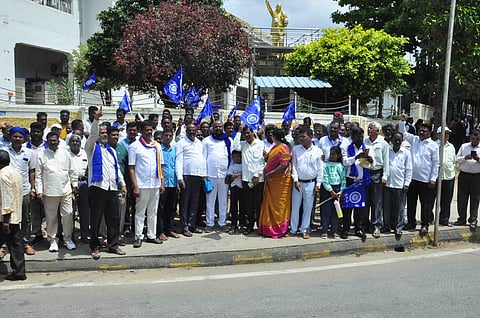 ಜಡ್ಜ್ ಮೇಲೆ ಶೂ ಎಸೆದವನ ಬಂಧನಕ್ಕೆ ಆಗ್ರಹ