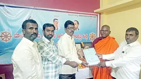 Deliver Dhamma thoughts to the people