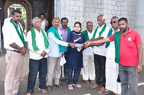 Demand to arrest the murderers Mandya