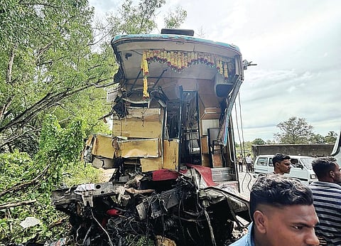 ಲಾರಿ-ಬಸ್ ನಡುವೆ ಮುಖಾಮುಖಿ ಡಿಕ್ಕಿ