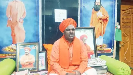 He burned his hand in 2018 by putting his hand in a beehive to separate the Lingayat religion.