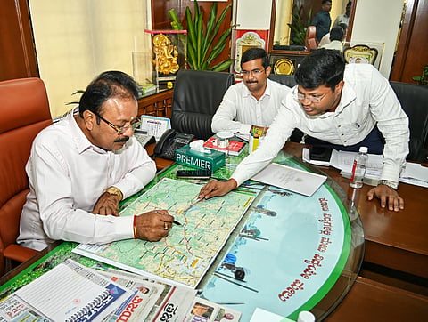 Minister CRS meeting with Highways Authority officials Mandya