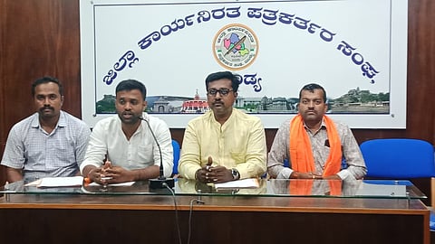 One lakh copies of Hanuman Chalisa distributed Mandya