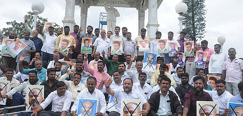 Protest in Mysore against former MP Ramesh Katti