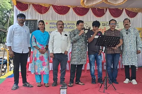 SInGERS SUPPORTED PROTEST