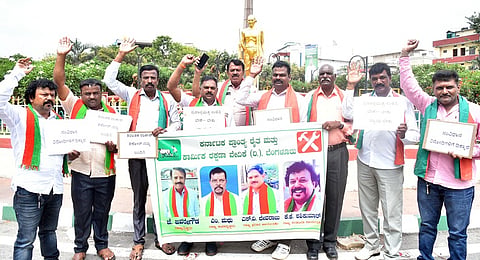 Shoe throwing incident at Gawai Karnataka State Farmers and Workers' Protection Forum protests