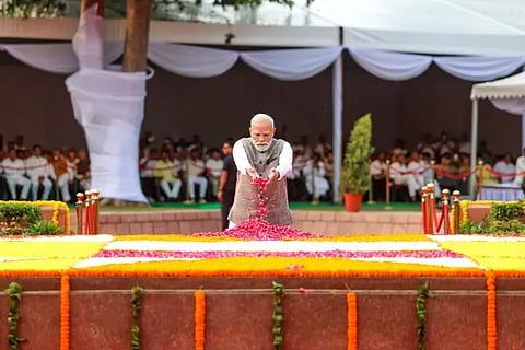 PM Modi pays floral tribute to Mahatma Gandhi