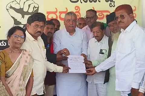 YASHAVANTRAYAGOUDA PATIL SUPPORT MEDICAL COLLEGE PROTEST
