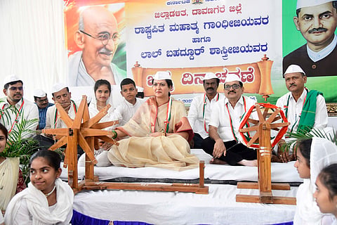dvg-gandhi-jayanti-jilladalitha.jpg
