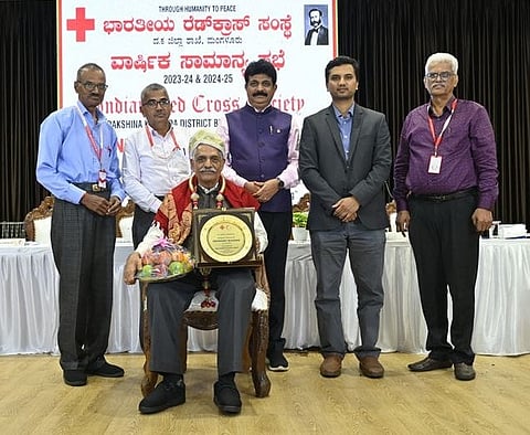 mng-16oct-red cross