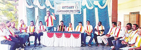 ಕೋಮಲಾಪುರದ ಶ್ರೀರಾಮ ಪ್ರೌಢಶಾಲೆಯಲ್ಲಿ ಆಯೋಜಿಸಿದ್ದ ಕಾರ್ಯಕ್ರಮದಲ್ಲಿ ತಿರುಮಲಾಪುರ ರಾಜೇಗೌಡ ಮಾತನಾಡಿದರು.
