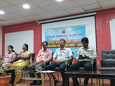 ಲೋಕಾಯುಕ್ತ ಪೊಲೀಸರಿಗೆ ದೇಶಾಭಿಮಾನ ಇರಲಿ