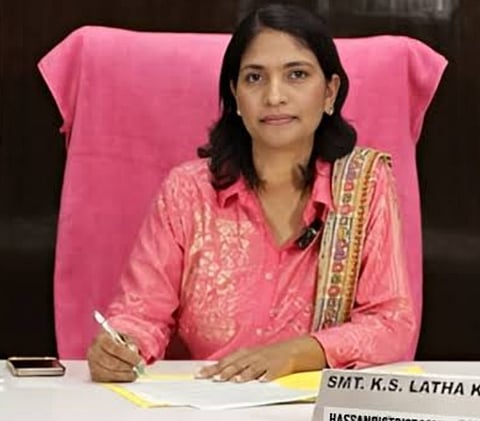 ತಡೆಗೋಡೆ ಒಡೆದು ರೈತರಿಗೆ ದಾರಿ ಮಾಡಿಕೊಡಿ