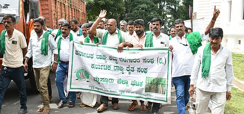 Farmers protest in front of Mysore DC Office