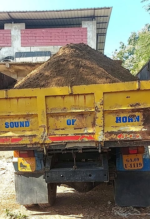 ವಶಕ್ಕೆ ಪಡೆದ ಮರಳು